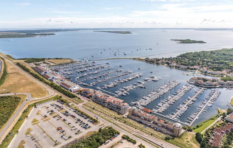 Hausboot für 4 Personen, mit Terrasse und Ausblick - 1