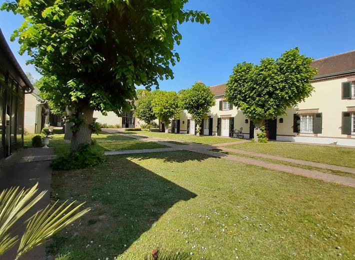 Gîte pour 22 personnes, avec piscine ainsi que jardin et terrasse dans Eure-et-Loir - 2