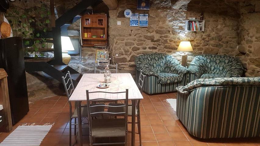 Apartamento para 5 personas, con Jacuzzi y Terraza además de Jardín y Vistas en Castro Caldelas