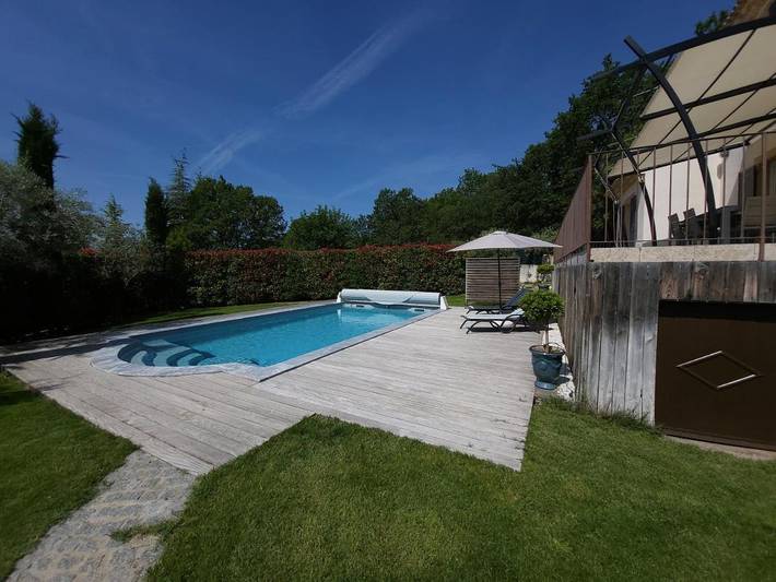 Location de vacances pour 8 personnes, avec vue ainsi que piscine et jardin à Lioux - 4