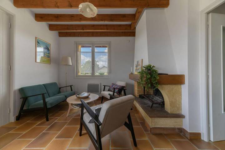 Location de vacances pour 5 personnes, avec vue et jardin à Abrest - 2