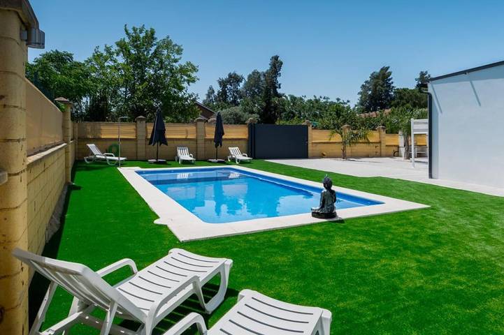 Location de vacances pour 6 personnes, avec piscine et jardin à Carmona - 3