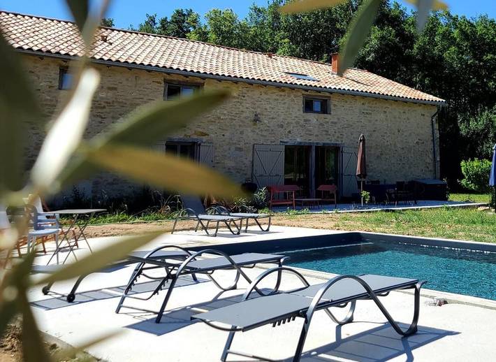 Maison d’hôte pour 2 personnes, avec Terrasse et Jardin ainsi que Piscine et Vue à Puycelsi