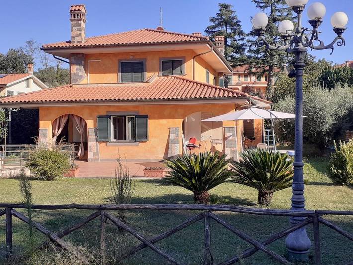 B&b per 3 persone, con Balcone e Terrazza nonché Giardino e Panorama ai Castelli Romani