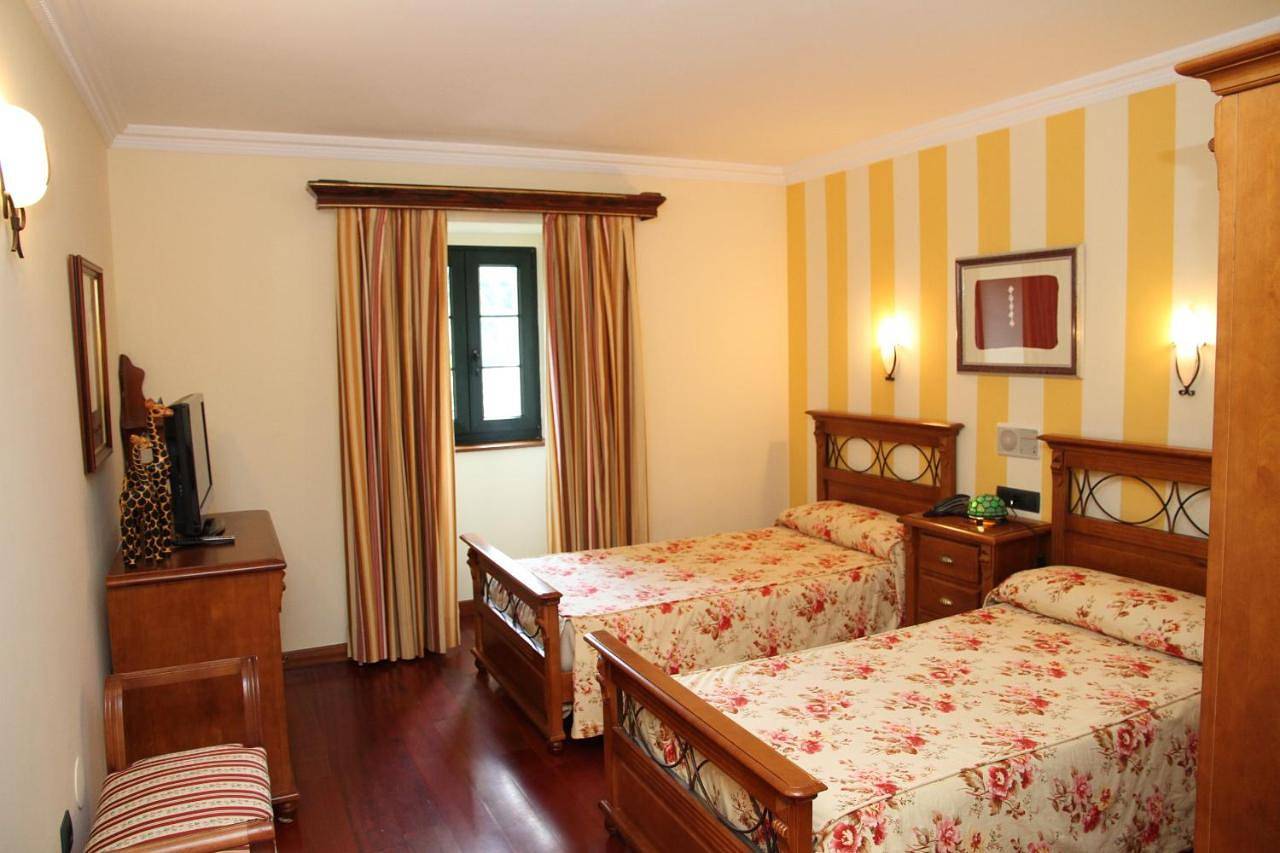 Twin Room with Private Bathroom in Vega de Pas, Cordillera Cantábrica