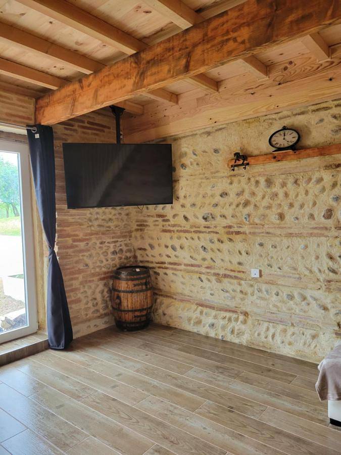 Gîte pour 4 personnes, avec piscine ainsi que vue et jardin à Cintegabelle - 2