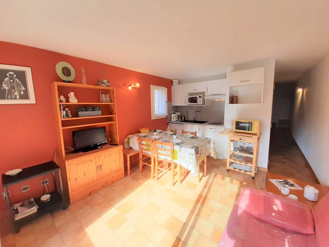 Entire apartment, Cozy 2Br Apt for 6 with Balcony, Parking & Ski Locker in Saint-Lary-Soulan in Saint-Lary-Soulan, Pyrenees National Park