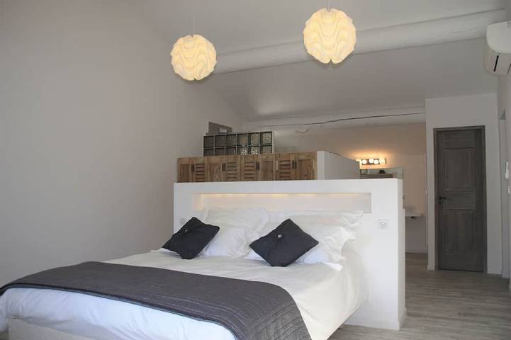 Mas Provençal De Prestige Avec Piscine, Proche De Gordes Et Roussillon in Saint-Saturnin-lès-Apt, Parc naturel régional du Luberon