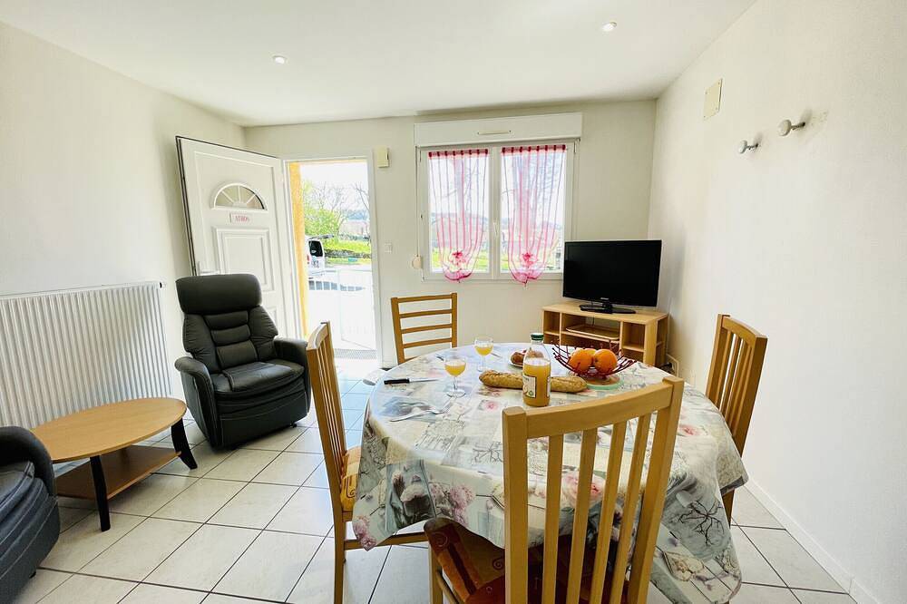 Entire apartment, Athos: Apartment 300 meters from the spa (free parking) in La Vôge-les-Bains, Épinal region