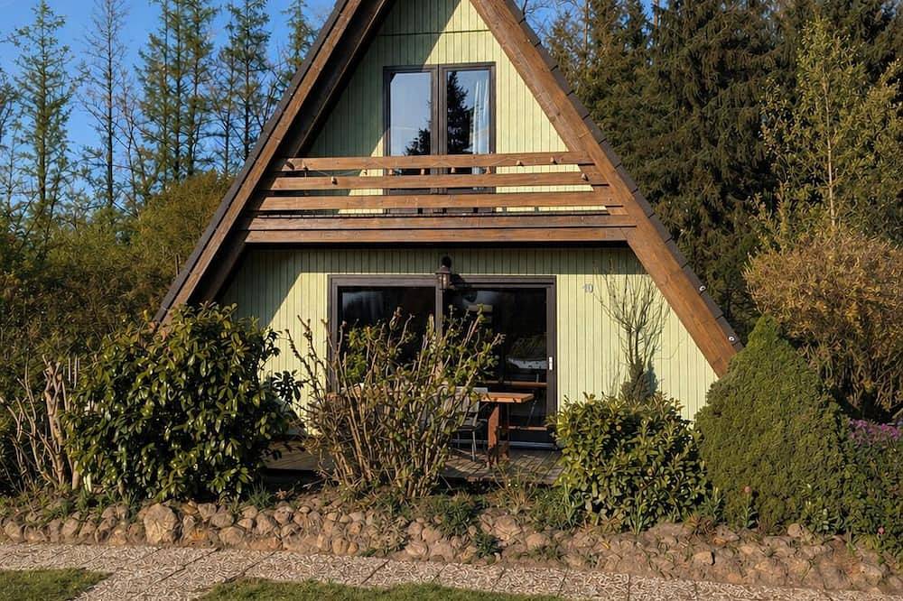 Livias Lodge - Nurdachhaus mit Sauna Terrasse und Garten am Wald in Wittingen, Landkreis Gifhorn