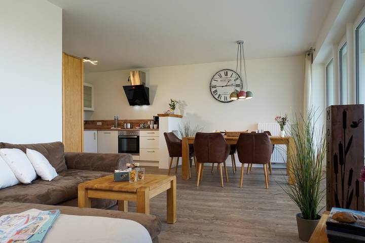 Ferienwohnung für 4 Personen, mit Meerblick und Balkon am Steinwarder