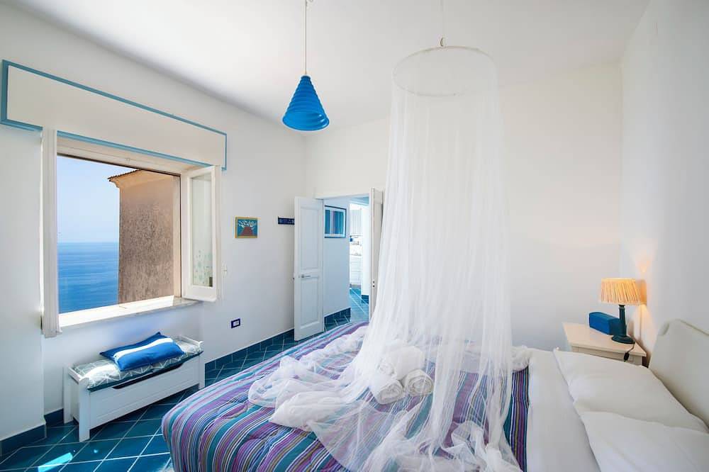 Ganze Wohnung, Appartament located in Furore, with amazing view of the Amalfi coast. in Furore, Amalfiküste