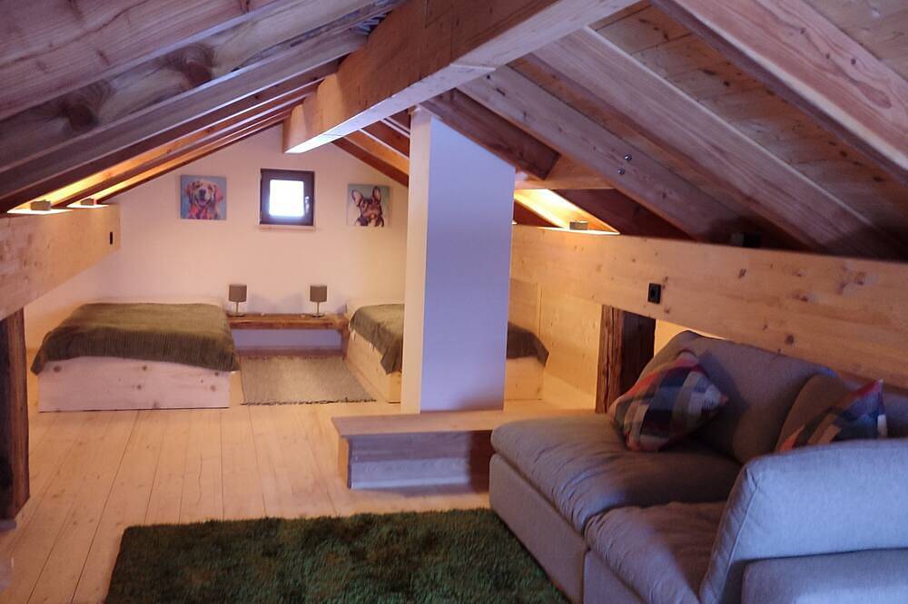 Ganze Wohnung, Gemütliche, ruhige Ferienwohnung nahe des Freizeitpark Monte Kaolino in Hirschau, Ostbayern