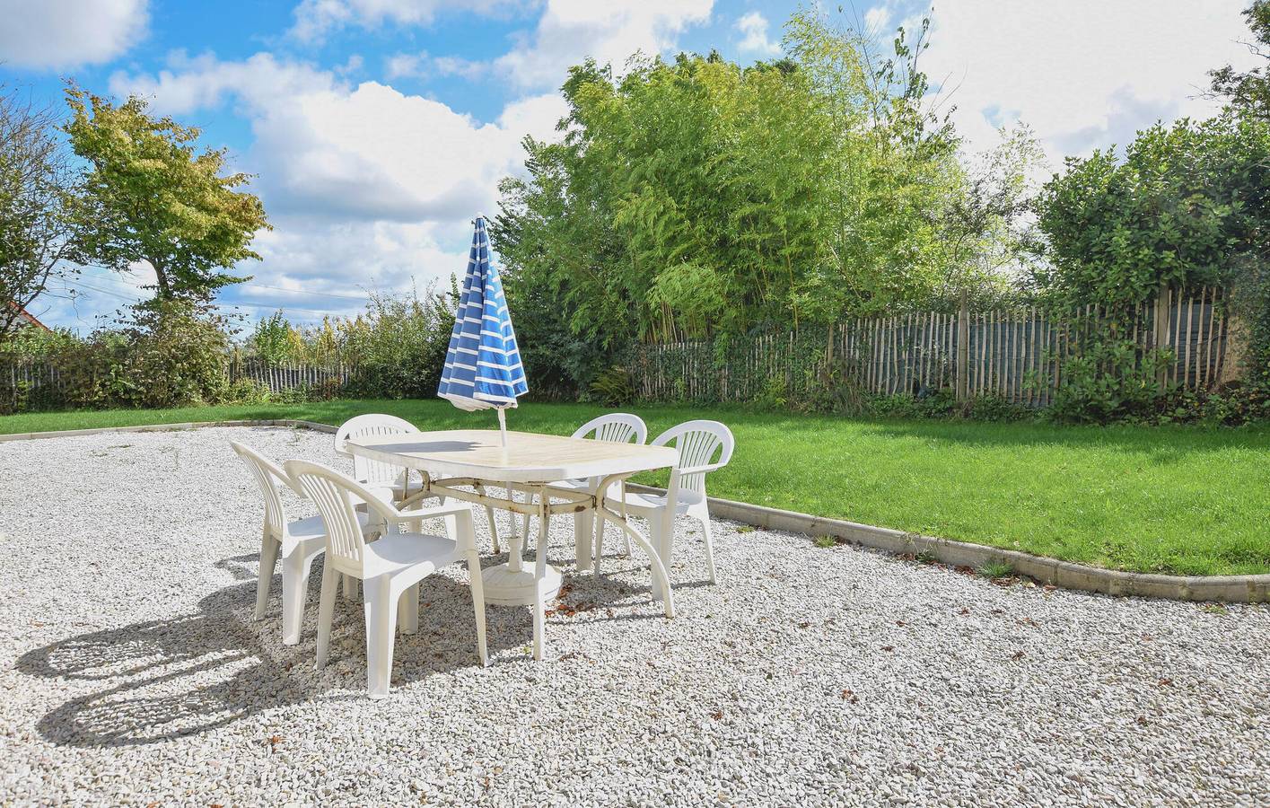 Appartement de charme avec jardin, WiFi et vue sur la rivière in Saint-Germain-de-Tournebut, Région de Cherbourg