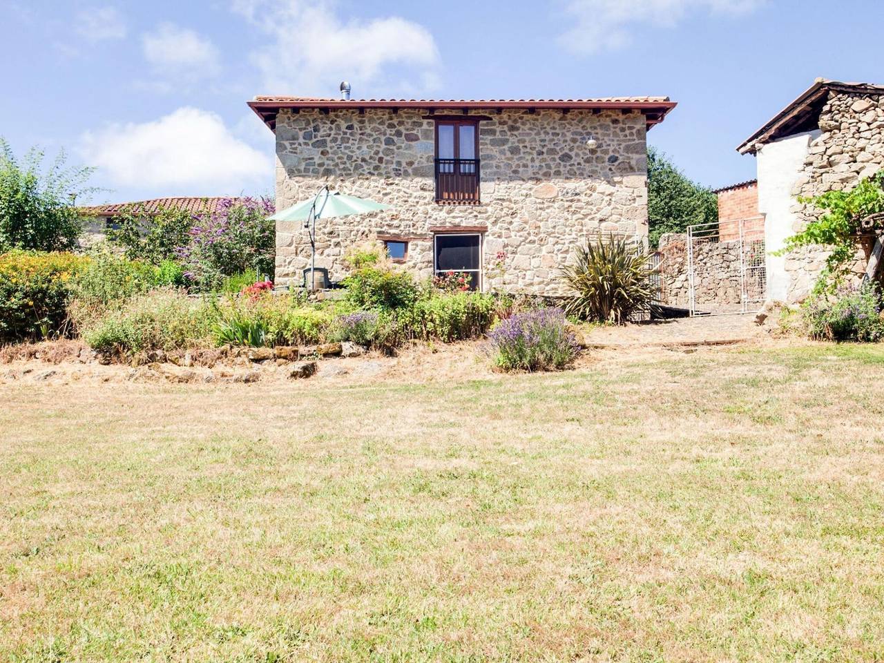 Comfortable and cozy country house in a charming setting. in Pantón, Lugo Provins