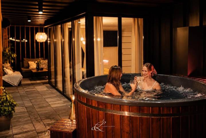 Dom dla 6 osób, z Taras i Jacuzzi oraz Ogród i Basen w Roztocze