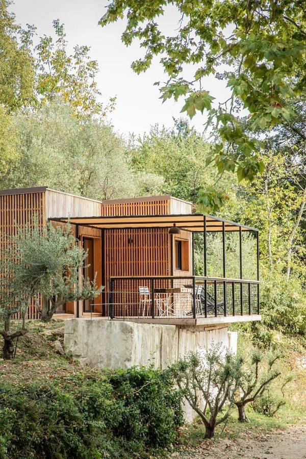 Maison de vacances pour 4 personnes, avec Balcon et Terrasse ainsi que Jardin et Piscine à Lacoste