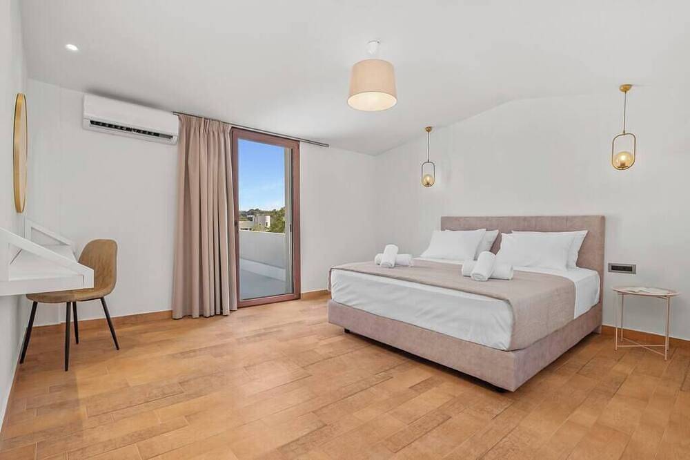 7 min from Center | 6Br Villa | w/ Airport Shuttle in Rhodos Stadt, Rhodos