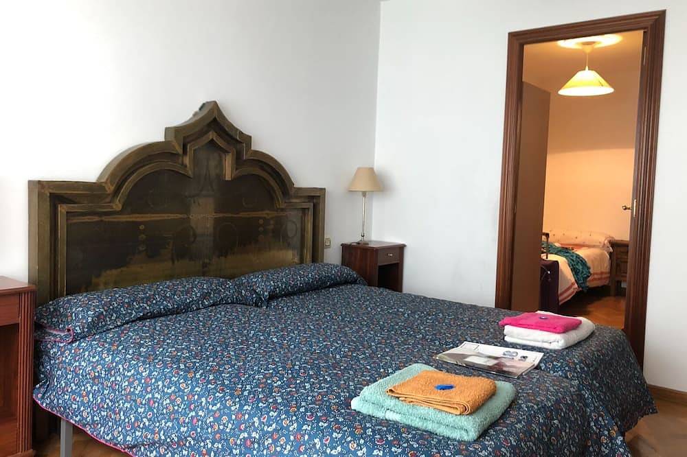 Entire apartment, Piso Para Grupo o Familia en el Centro de la Ciudad de La Coruña in La Coruña, Galician Coast