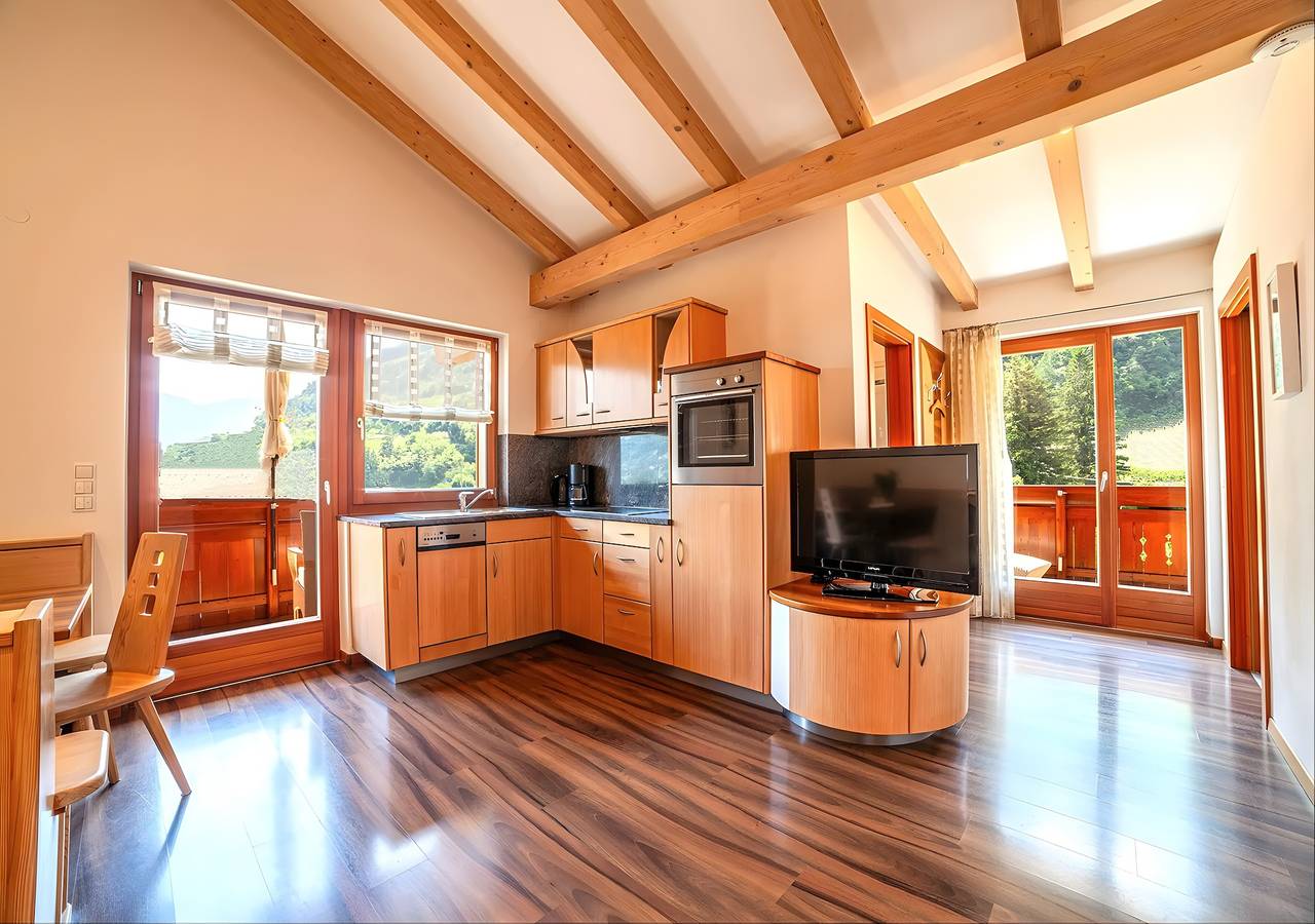 Entire apartment, Apartment “Tratter 3°” with Mountain View, Shared Garden and Wi-Fi in Algund, Ortler Alps