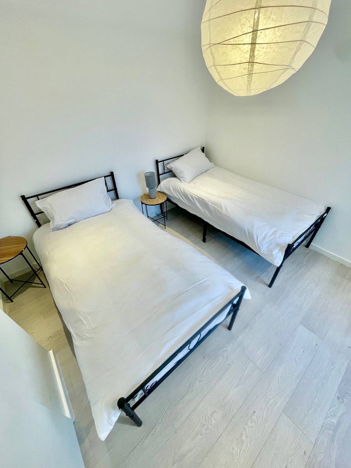 Entire holiday apartment, 2 Bed Flat - Sleeps 5 - Parking - Wifi in King's Hedges Ward, Cambridge