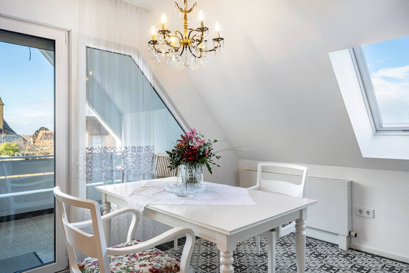 Ganze Wohnung, Ferienwohnung 'Rose' mit Bergblick, privater Terrasse und Wi-Fi in Oberrotweil, Vogtsburg im Kaiserstuhl