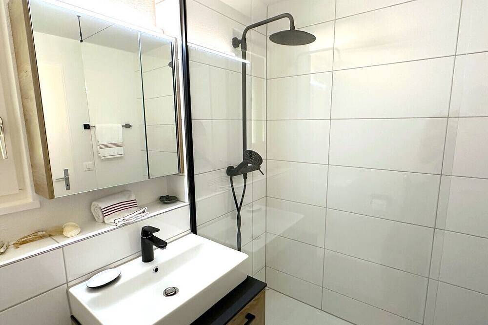 Ganze Wohnung, Swisshut Stunning Views Alps & Lake - Apart. Staat 22 in Hilterfingen, Thunersee