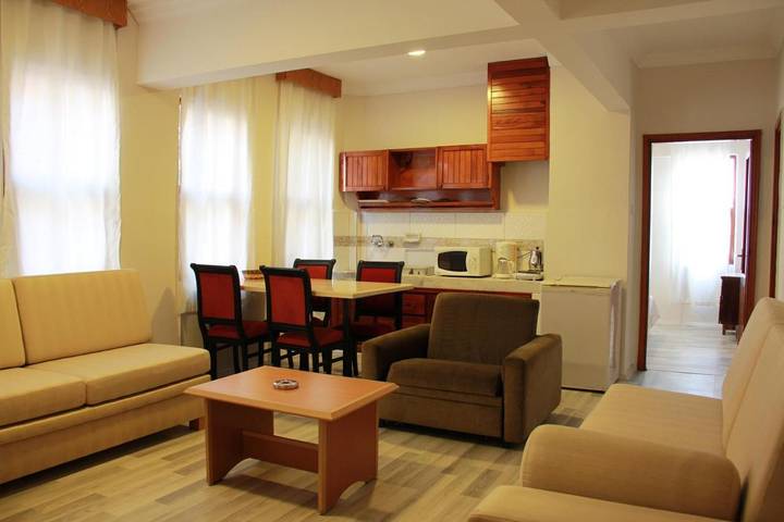 Apartamento de vacaciones para 3 personas, con piscina además de vistas y jardín - 1