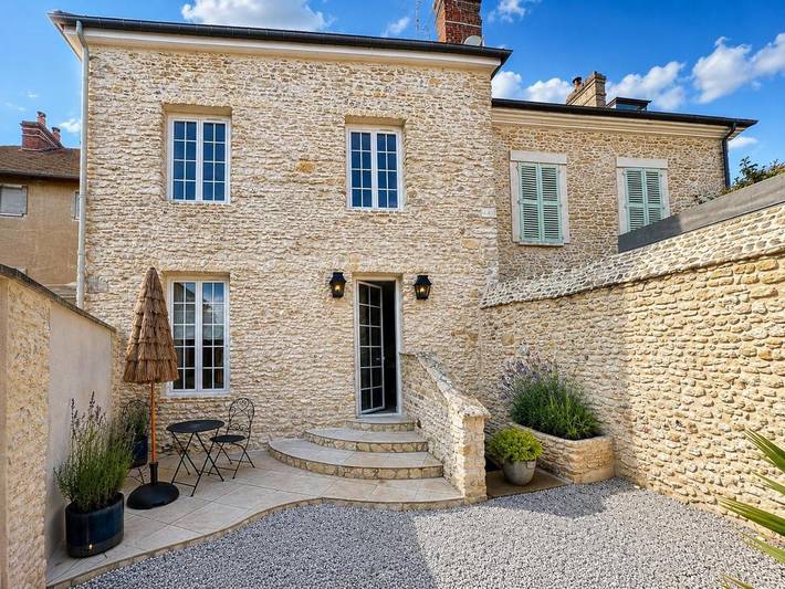 Gîte pour 2 personnes, avec Terrasse ainsi que Jardin et Vue à Pacy-sur-Eure