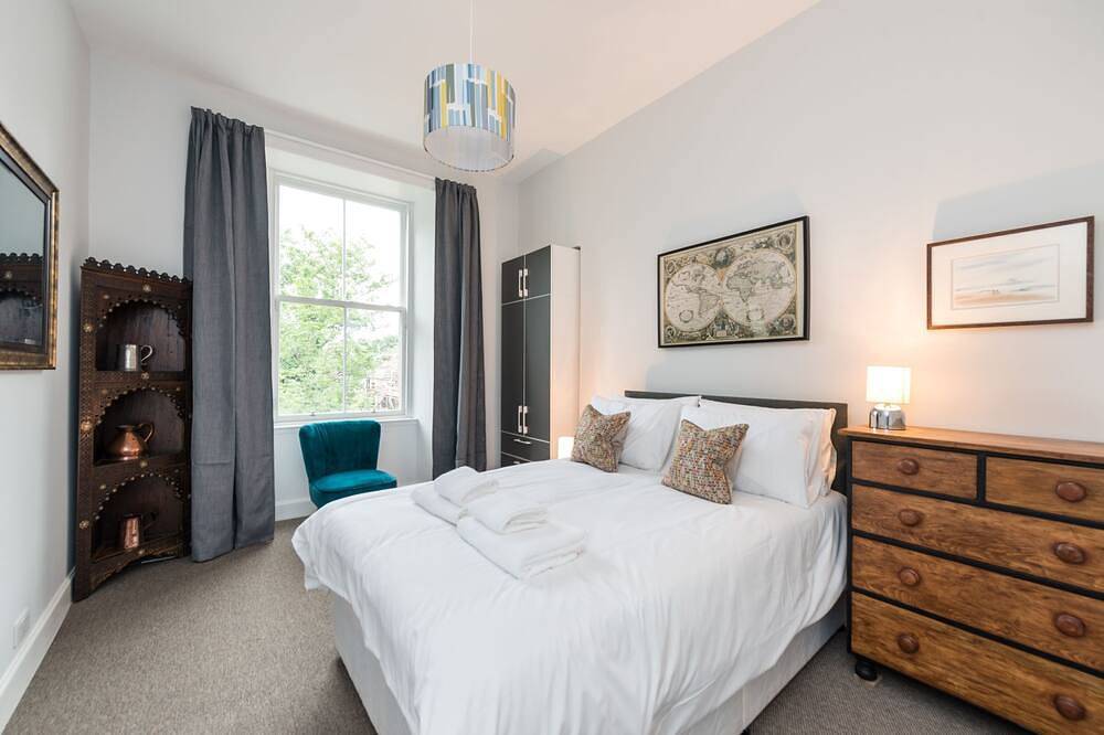 107 Broughton Street -  an edinburgh that sleeps 6 guests  in 3 bedrooms in Edinburgh, Edinburgh and Lothian