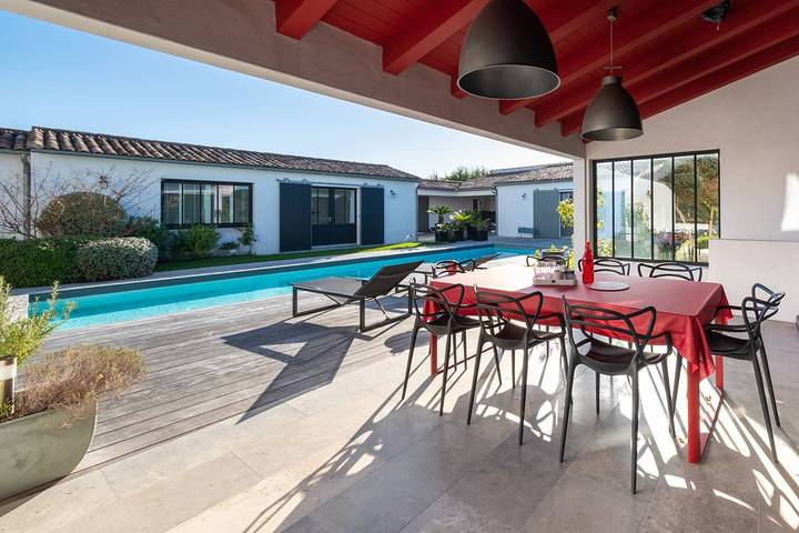 Gîte pour 10 personnes, avec piscine dans Plage De L Arnerault La Flotte - 2