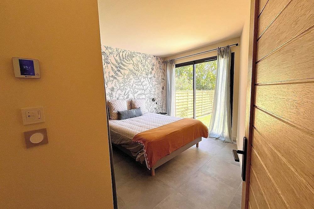 Contemporary villa La Souchette in Vaison-la-Romaine, Parc naturel régional du Mont-Ventoux