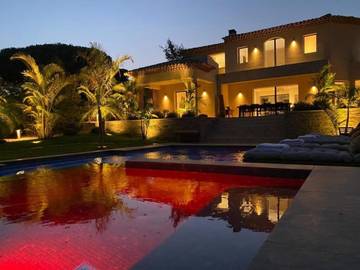 Villa pour 8 personnes, avec jardin ainsi que piscine et vue, animaux acceptés à Saint-Tropez