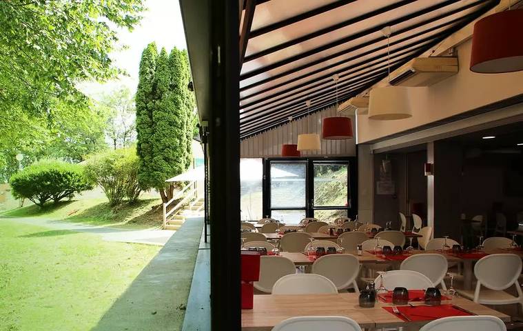 Gîte pour 6 personnes, avec terrasse dans Village de Collonges la Rouge - 2