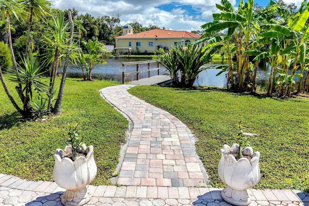 The Belleair Estate - Breathtaking Waterfront Home w/ Heated Pool in Largo, Pinellas County