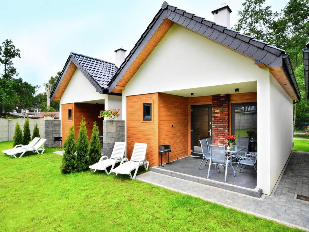Komfortable Ferienhäuser, großer Garten in Powiat Sławieński