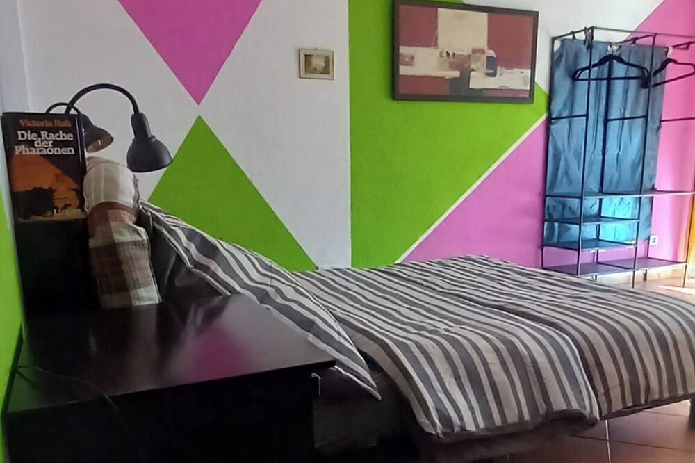 Appartamento intero, In the middle of Alt-Seckbach in Francoforte, Hesse del Sur
