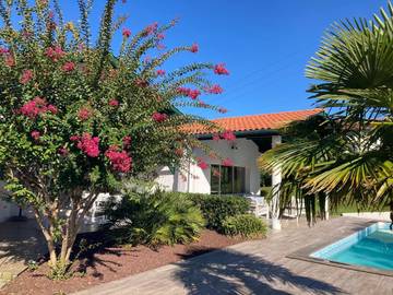Cottage pour 14 personnes, avec vue ainsi que piscine et jardin à Saint-Pierre-d'Irube