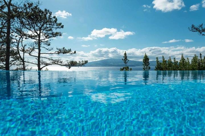 Casa de férias para 9 pessoas, com piscina e jardim e ainda vista na Ilha do Pico