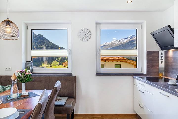 Entire apartment, Apartment 'Berghoamat Nauders' with Mountain View, Private Terrace and Wi-Fi in Nauderer Berge, Nauders