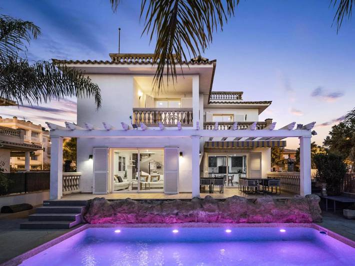 Ferienhaus für 9 Personen, mit Balkon und Terrasse sowie Garten und Pool in Playa de Palma