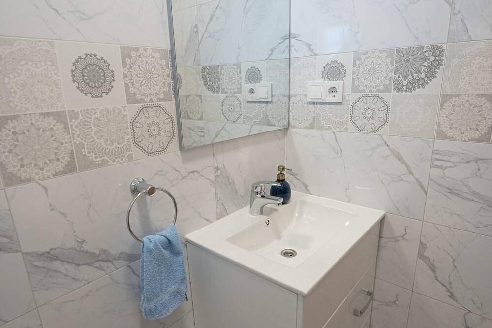 Ganze Wohnung, 3-Zimmer-Ferienwohnung mit Pool Zmijavci, Zagora in Imotski, Makarska Riviera