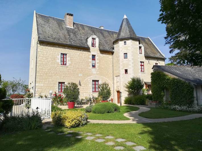 Location de vacances pour 4 personnes, avec vue et jardin ainsi que terrasse et piscine à Seuilly - 3