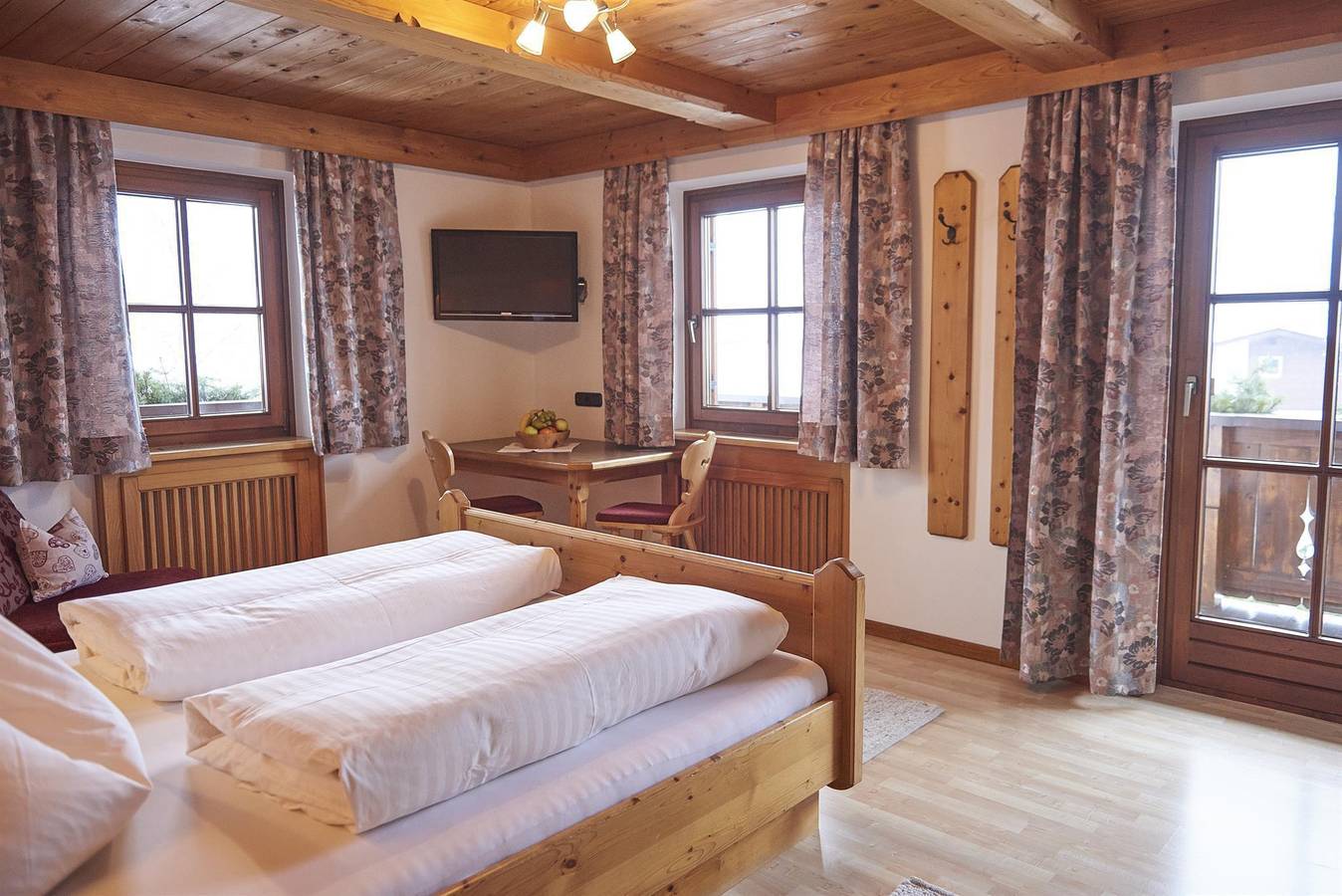 Ganze Ferienwohnung, Dreibettzimmer mit Dusche/Wc,Tv,Balkon in Kössen, Kaiserwinkl