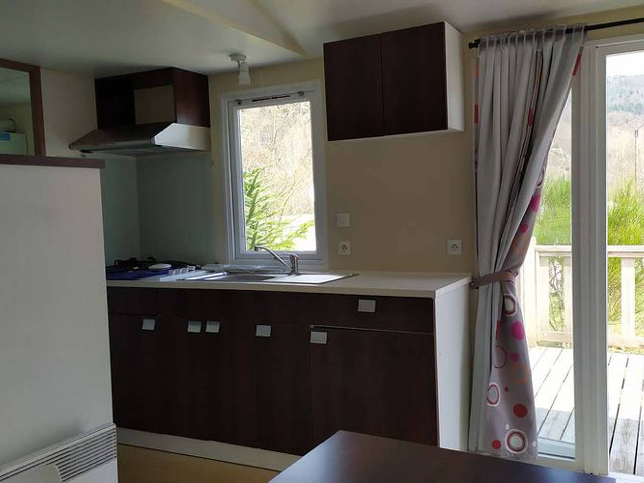 Mobil-home confortable avec terrasse pour 4 personnes à Vorey in Vorey, Haute-Loire
