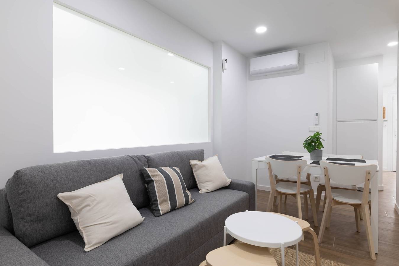Ganze Wohnung, Ferienwohnung 'Ría De San Cosme Candida' mit Bergblick, Gemeinschaftsgarten und Klimaanlage in Outes, Rías Baixas