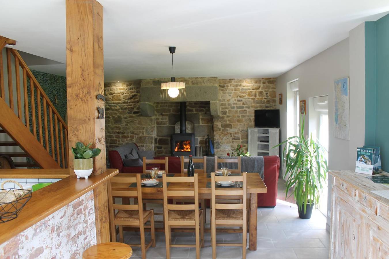 Riverside Gite con chimenea, TV e Internet in Côte de la Déroute