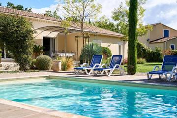 Gîte pour 6 personnes, avec terrasse et piscine à Malemort-du-Comtat
