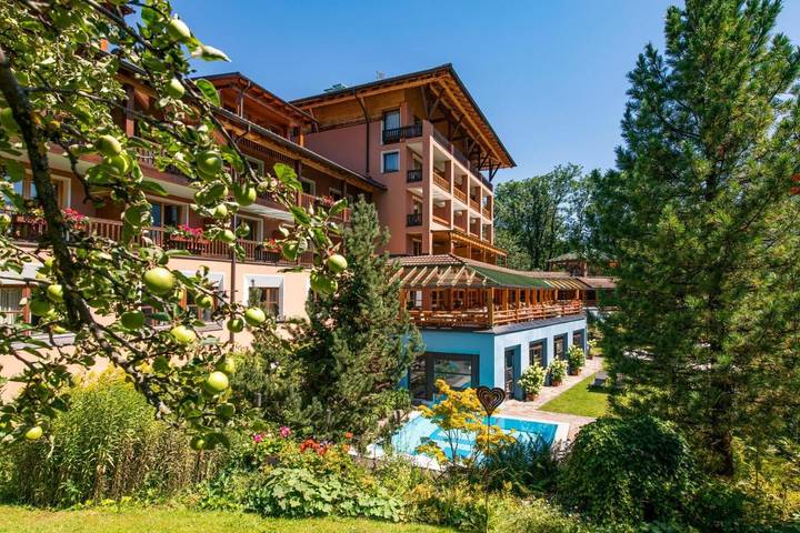 Hôtel pour 5 personnes, avec jardin et sauna ainsi que jacuzzi et piscine