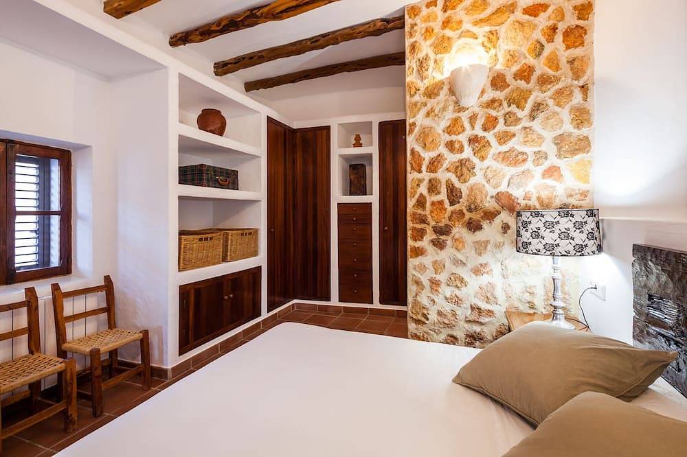 Charming Ibizan Finca With True Character Private Pool Aircon Wifi Bbq & Parking in Sant Antoni de Portmany, West Ibiza